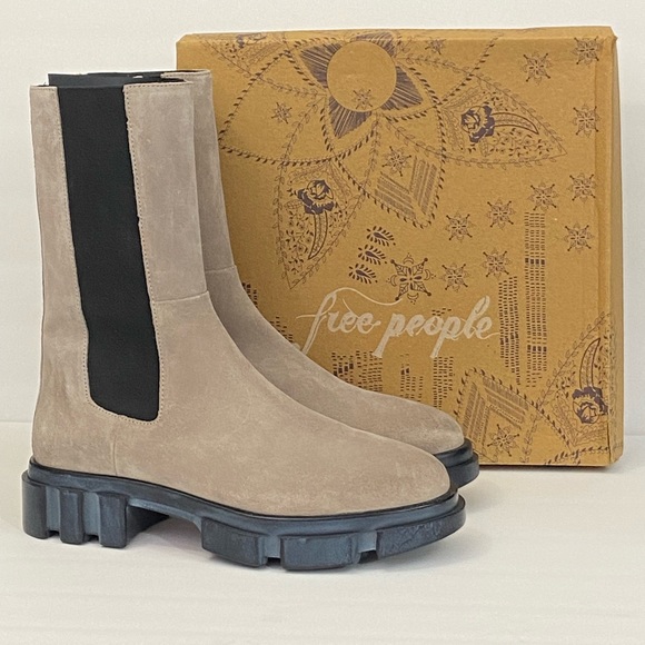 New Free People Brooks Lug Sole Chelsea Boot - Picture 2 of 10
